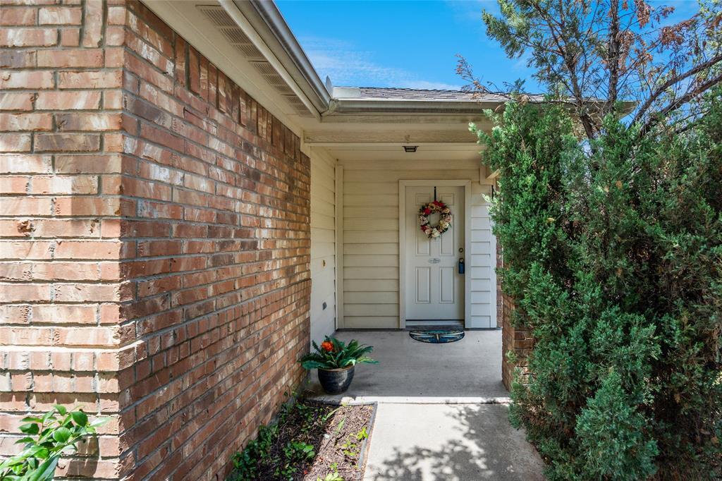 Property Photo:  1148 Kachina Lane  TX 76052 