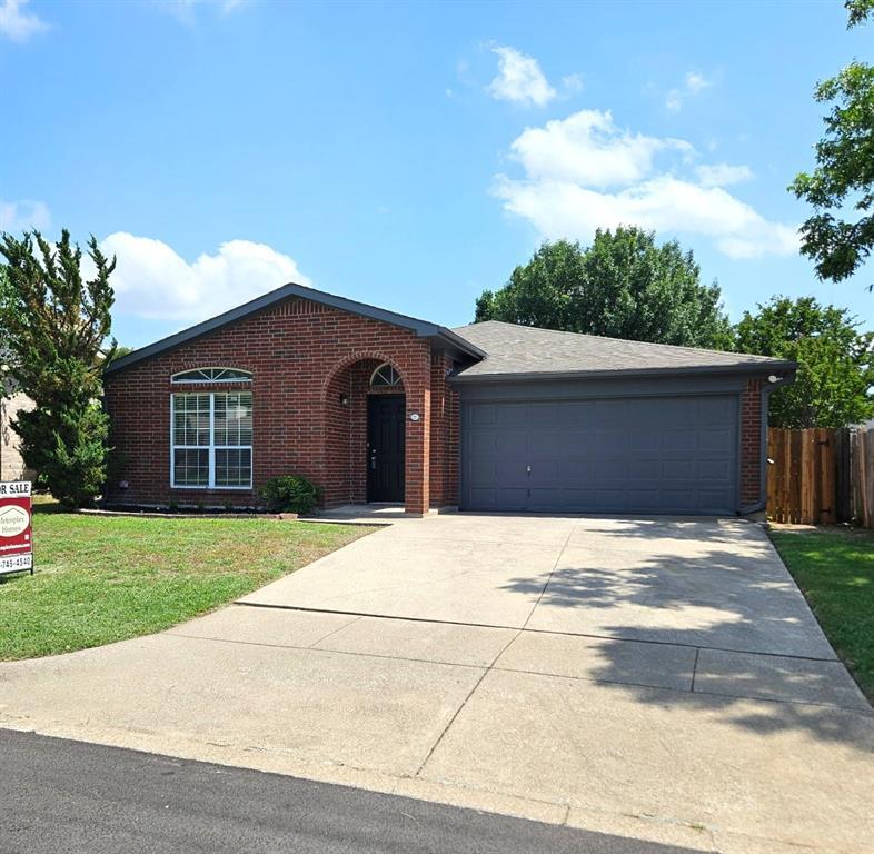 Property Photo:  212 Colt Lane  TX 76248 