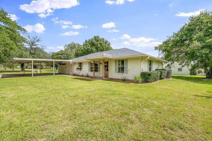 Property Photo: 730 Forest Lane TX 76401