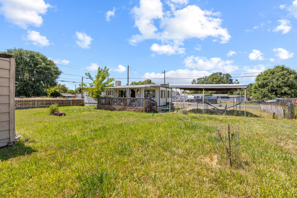 Property Photo: 1647 Hope Street OR 97603