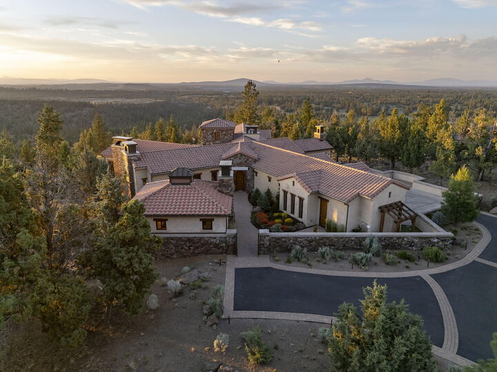Property Photo:  1843 NW Wild Rye Circle  OR 97703 