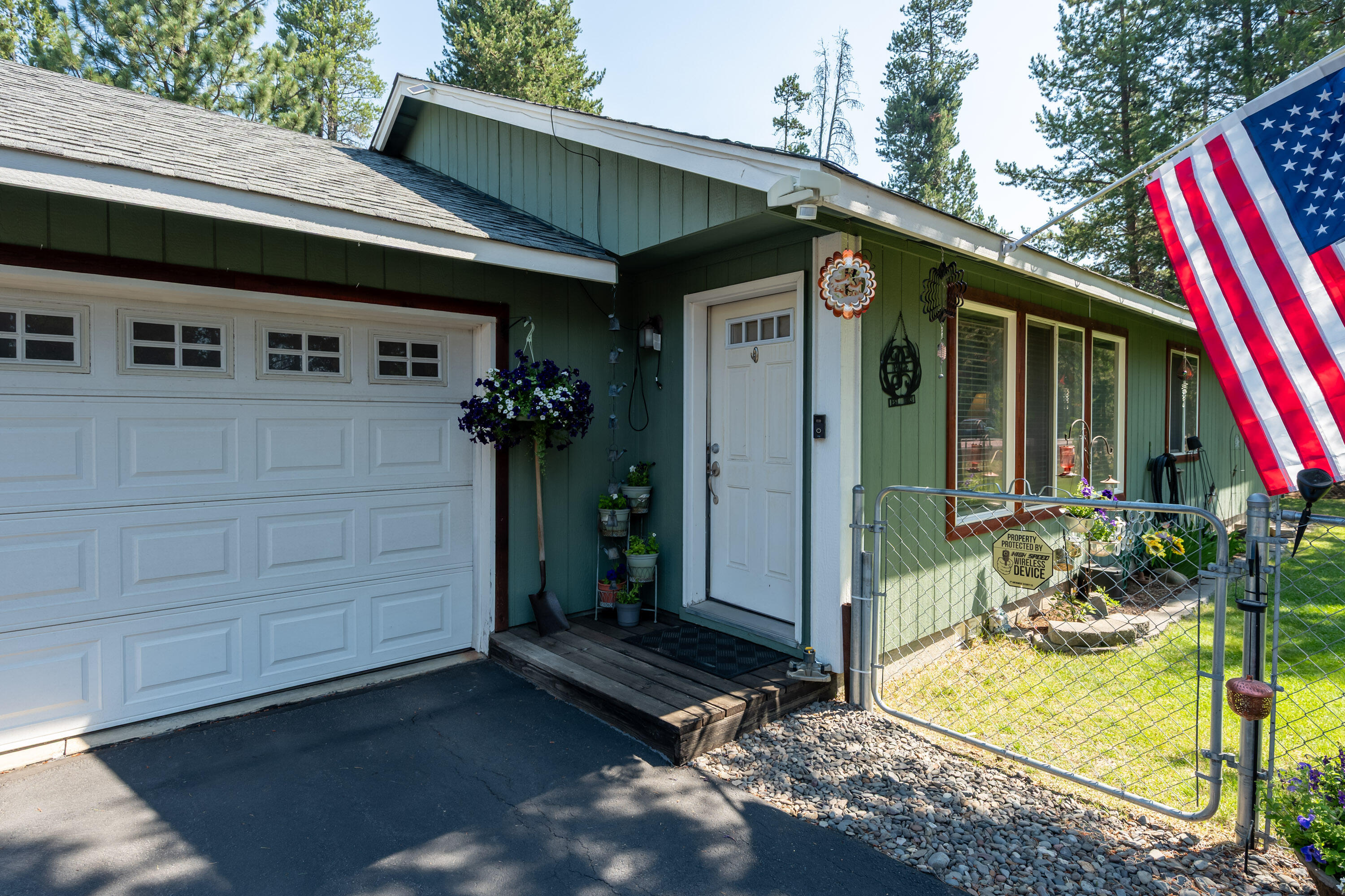 Property Photo: 15610 Burgess Road OR 97739
