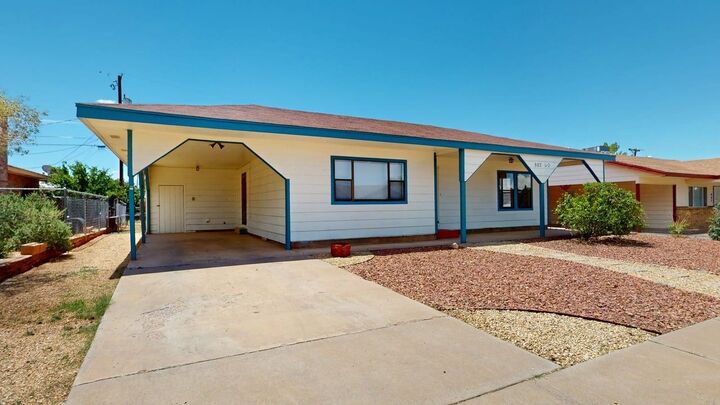Property Photo:  802 1/2 Larkspur Ct  NM 88310-0000 