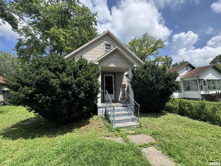 Property Photo:  1317 S Cherry Street  IL 62801 