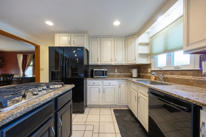 Property Photo:  110 Cobblestone Lane  MA 02324 