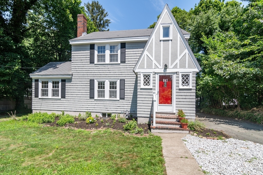 Property Photo: 847 Worcester St MA 02481