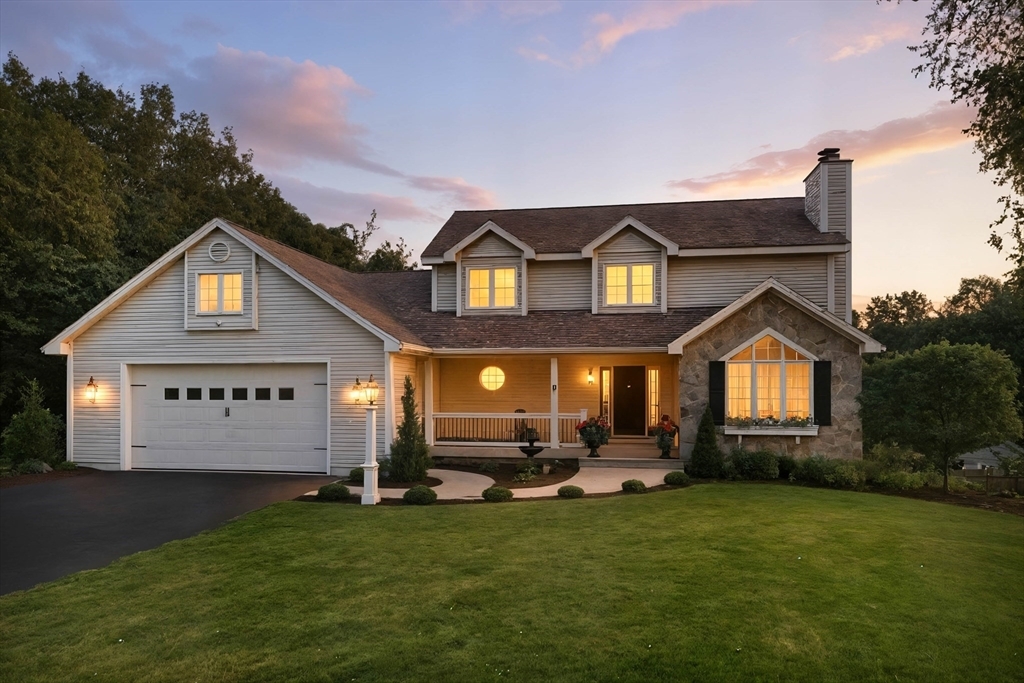Property Photo:  11 Applewood Lane  MA 01906 