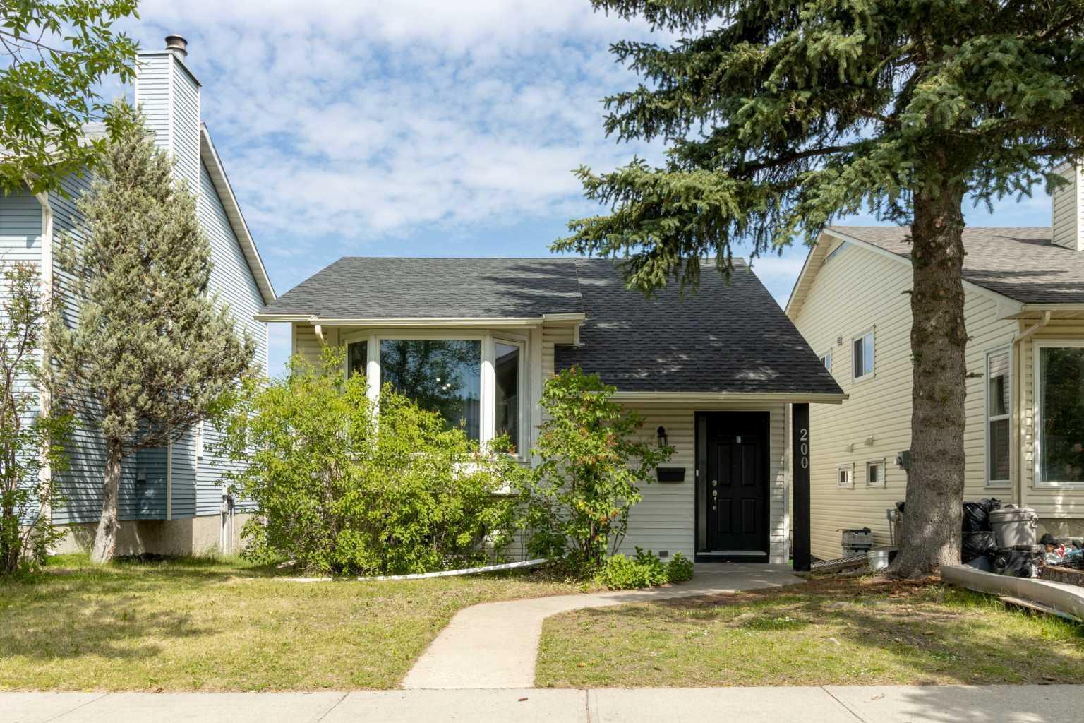 Property Photo: 200 Macewan Glen Drive NW AB T3K 2G4