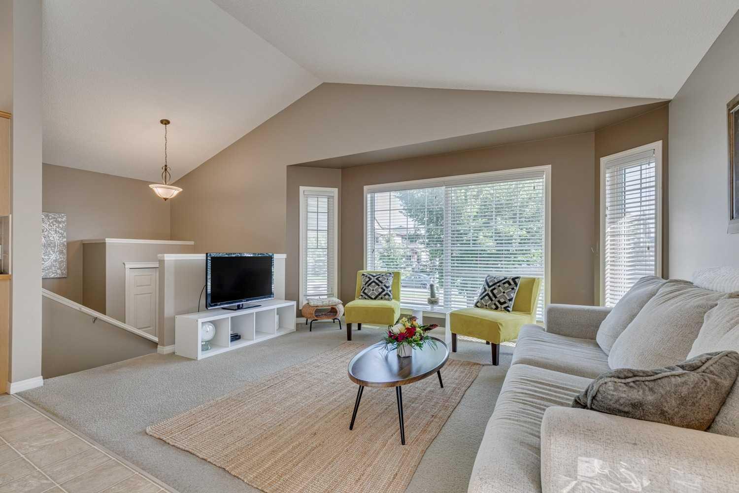 Property Photo:  303 Cimarron Boulevard  AB T1S 2H2 