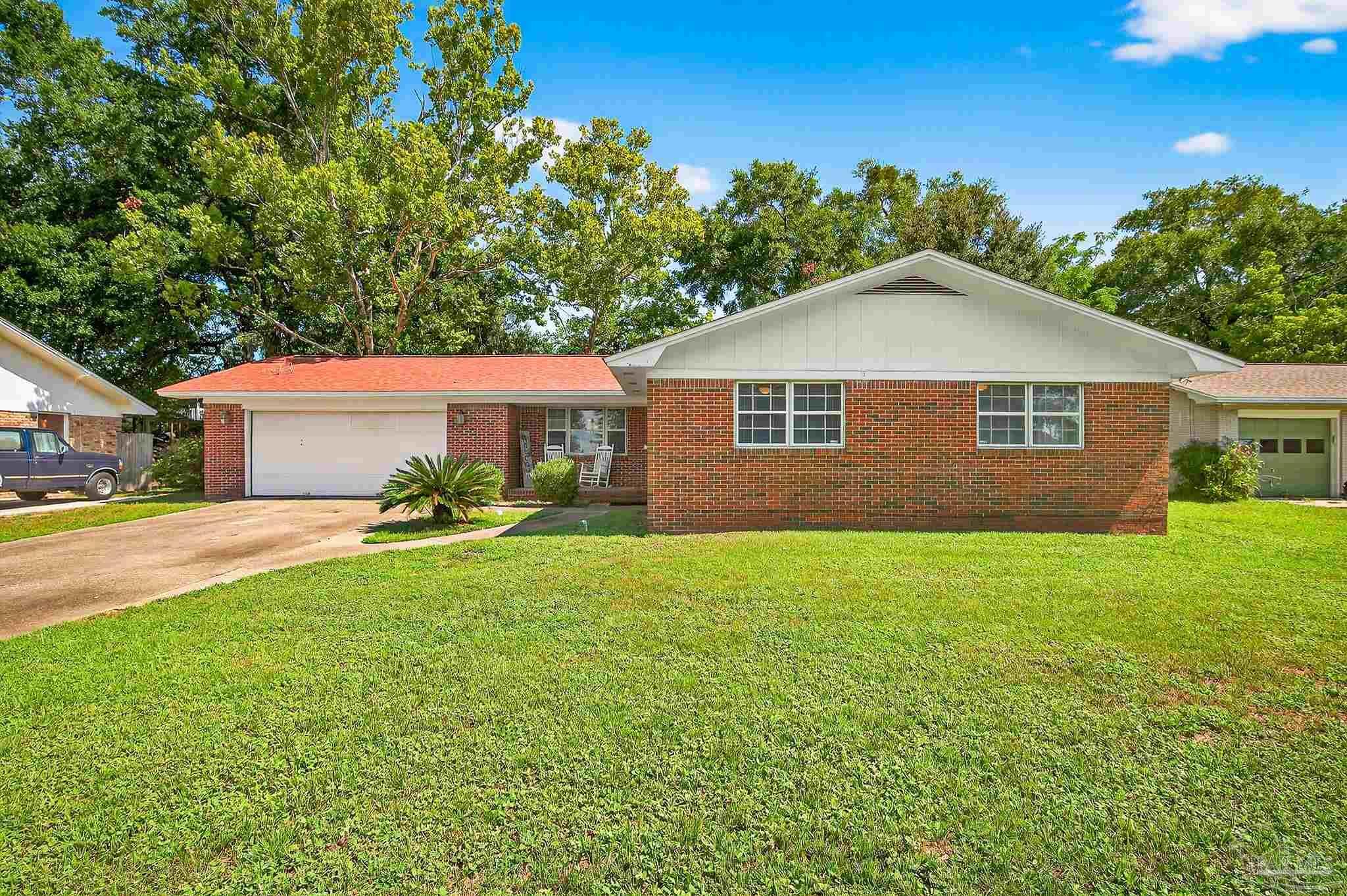 Property Photo: 4220 La Borde Ln FL 32514
