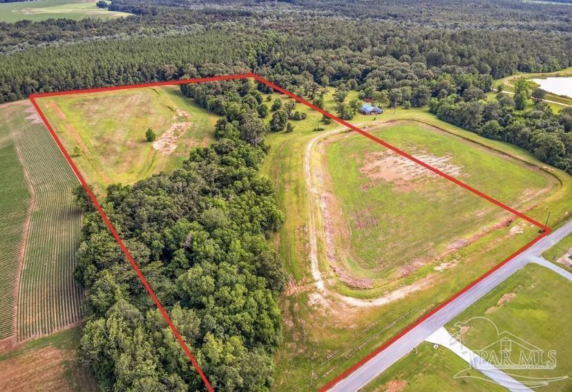Property Photo: 4890 Lemon Rd FL 32568