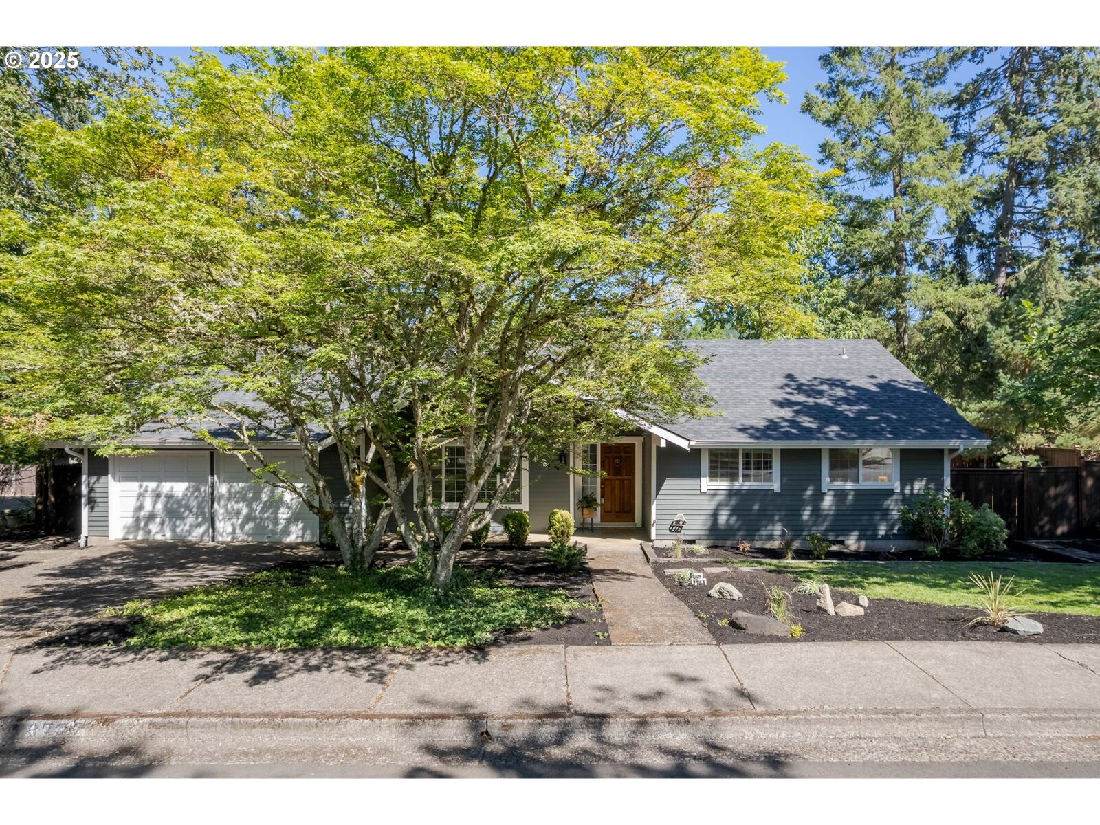 Property Photo: 3727 Wilshire Ln OR 97405