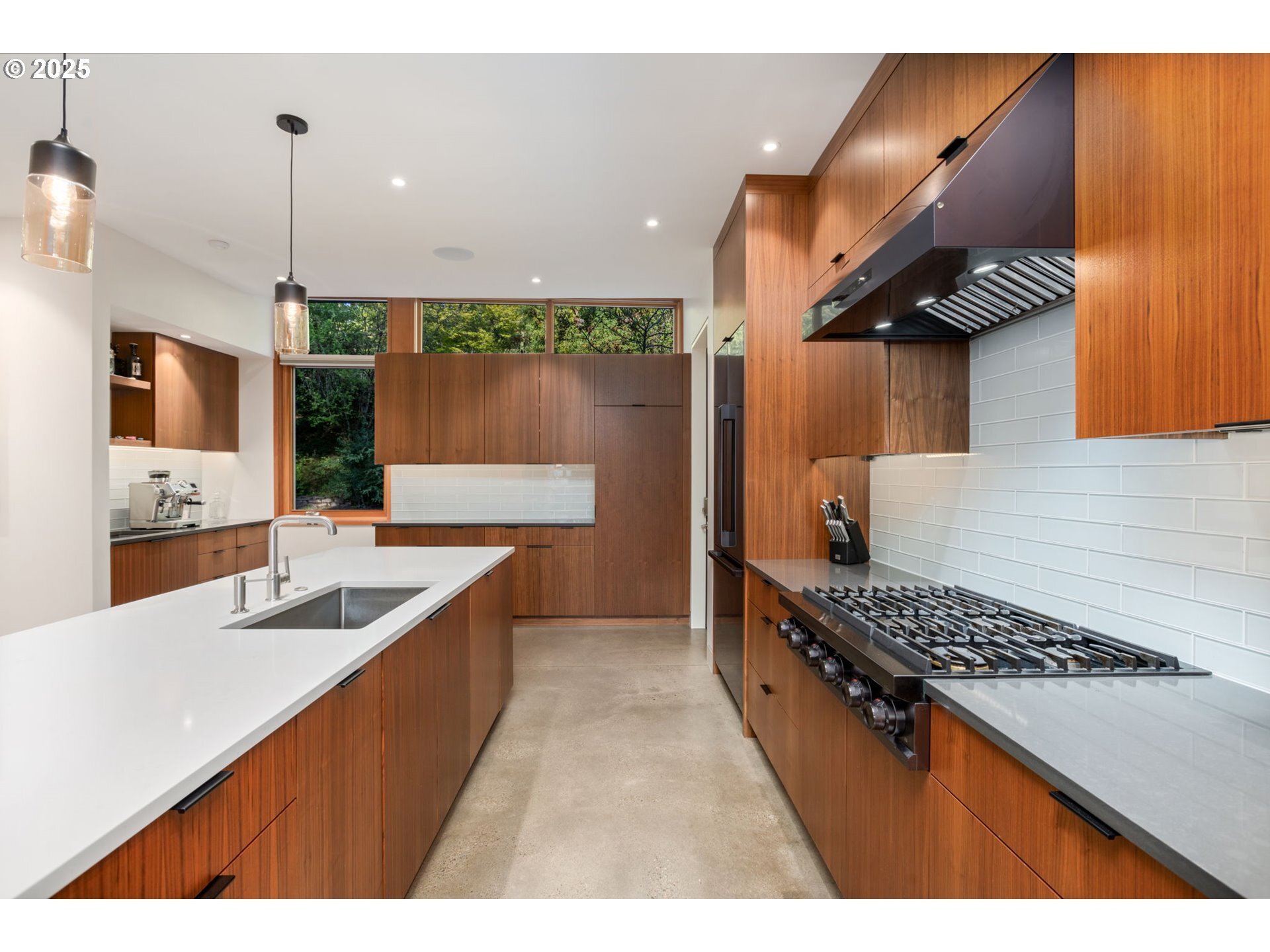 Property Photo: 4311 SW 36th Pl OR 97221