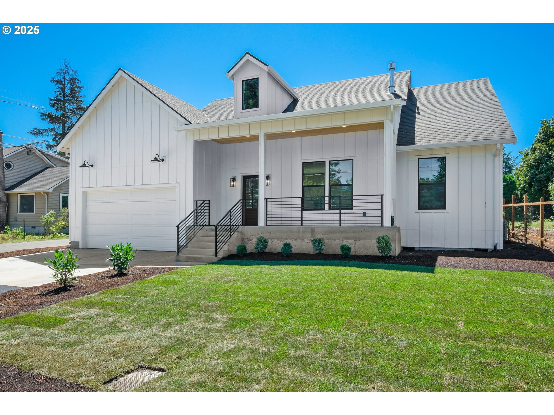 Property Photo: 10236 NE Beech St OR 97220