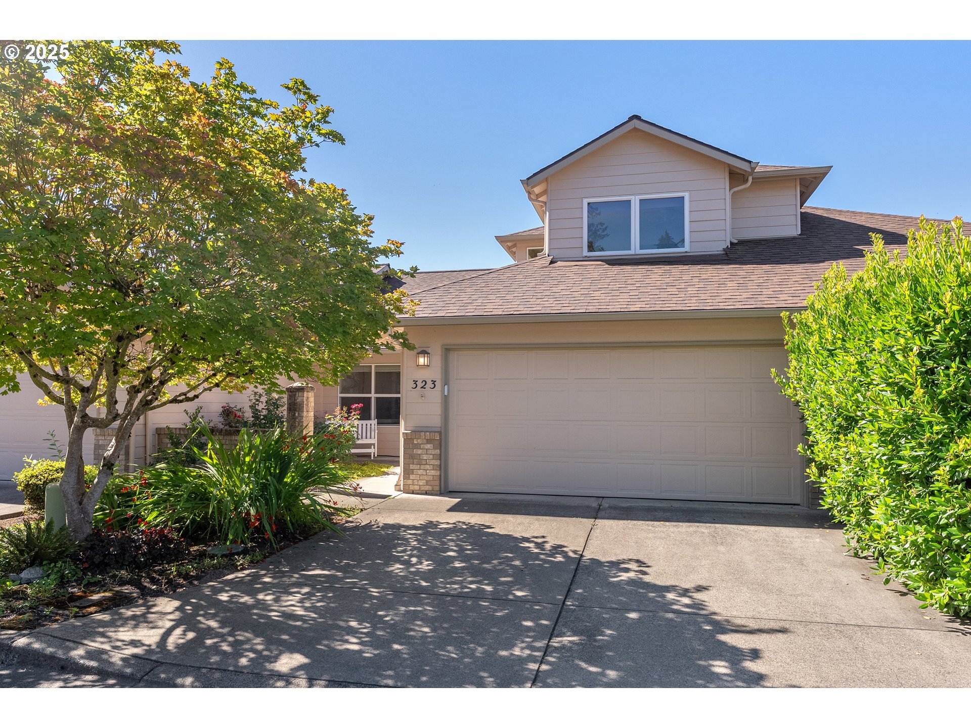 Property Photo: 323 NE Fircrest Pl OR 97128