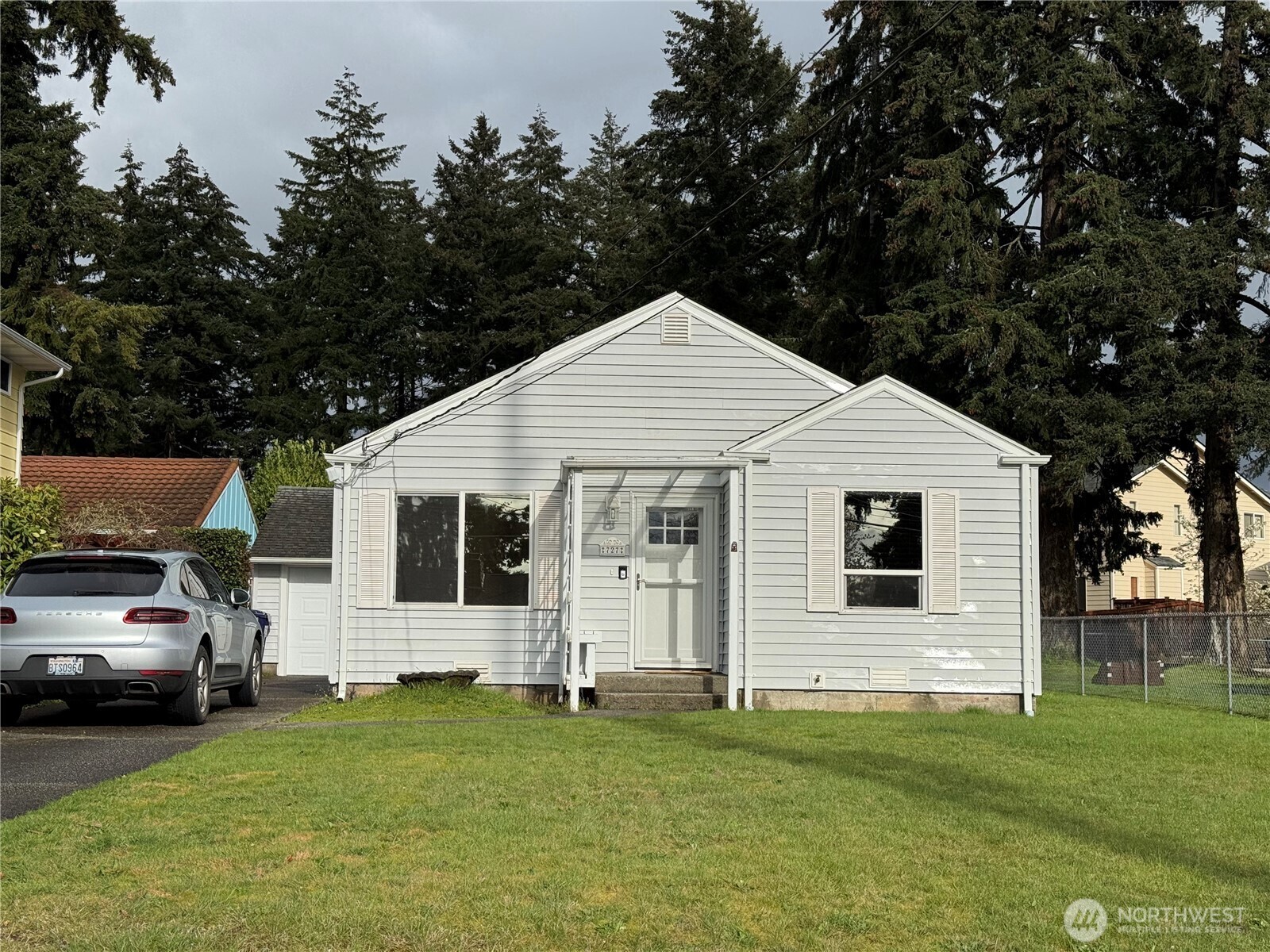 Property Photo:  727 S Huson Street  WA 98405 