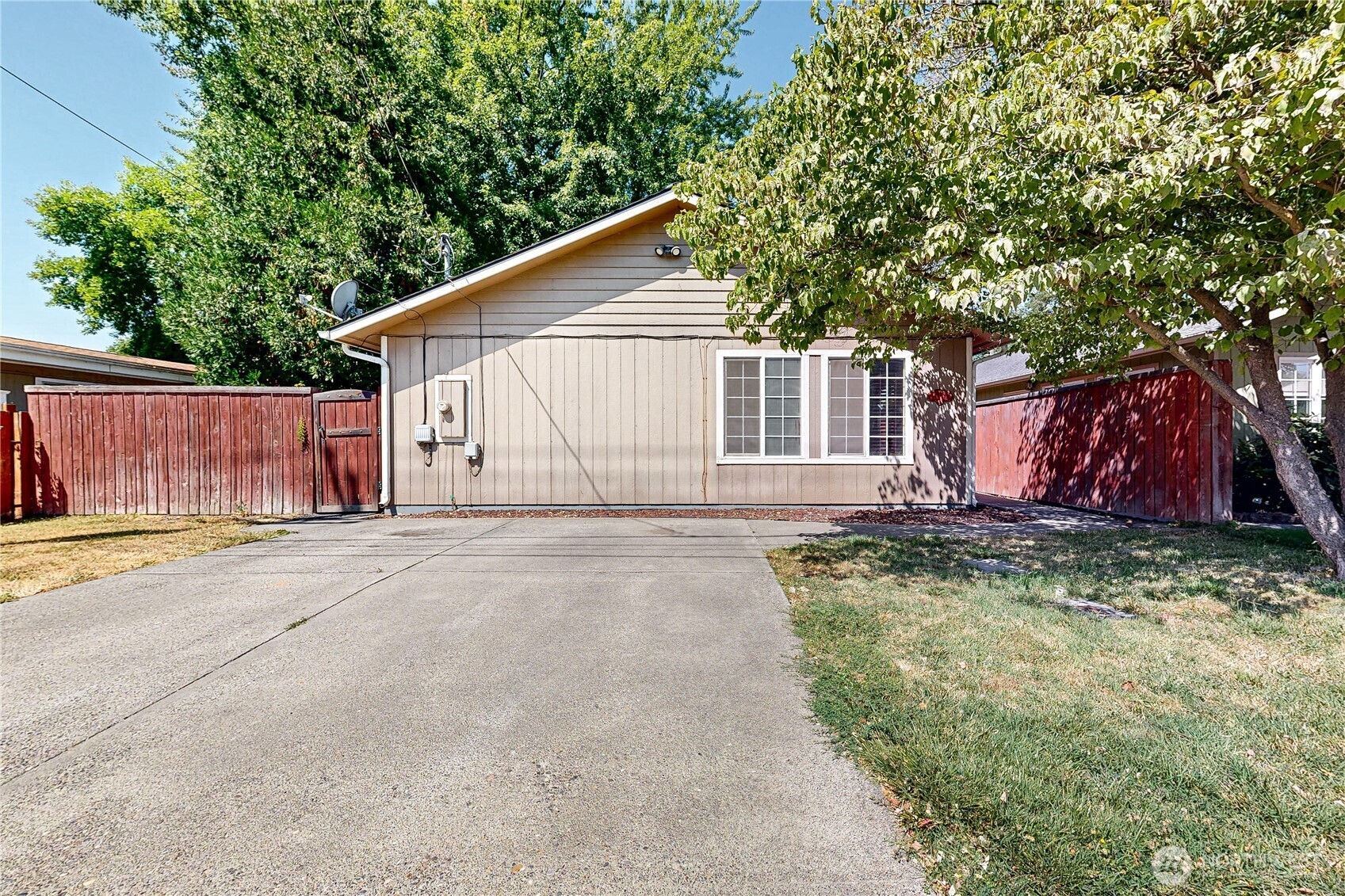 Property Photo: 514 School Avenue WA 99362