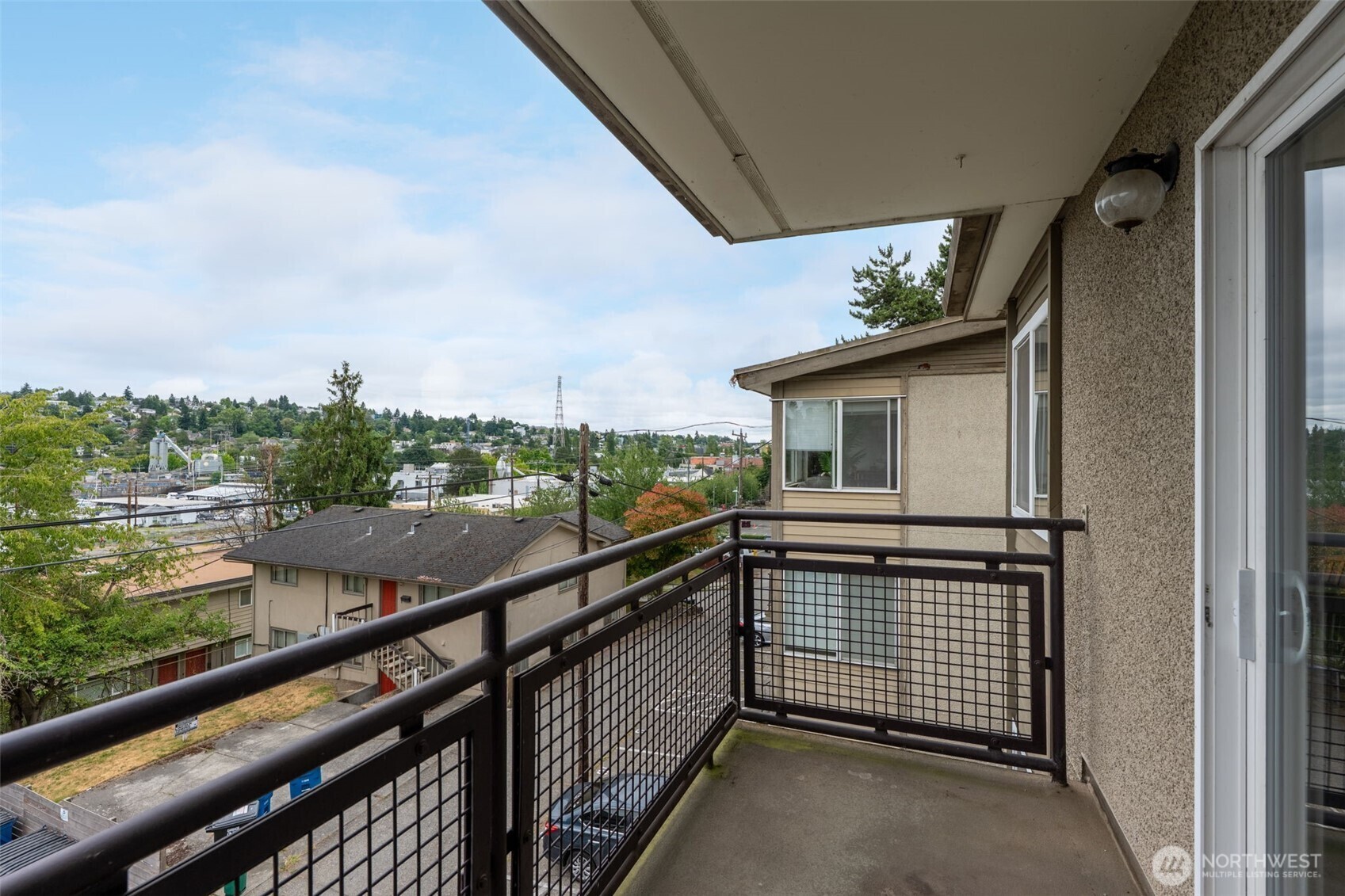Property Photo: 608 W Emerson Street WA 98119