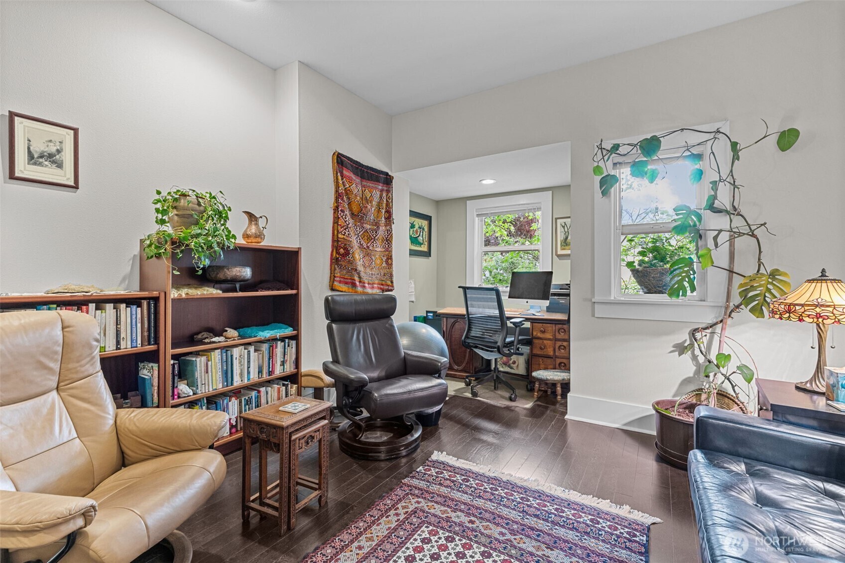Property Photo: 4510 Thackeray NE WA 98105