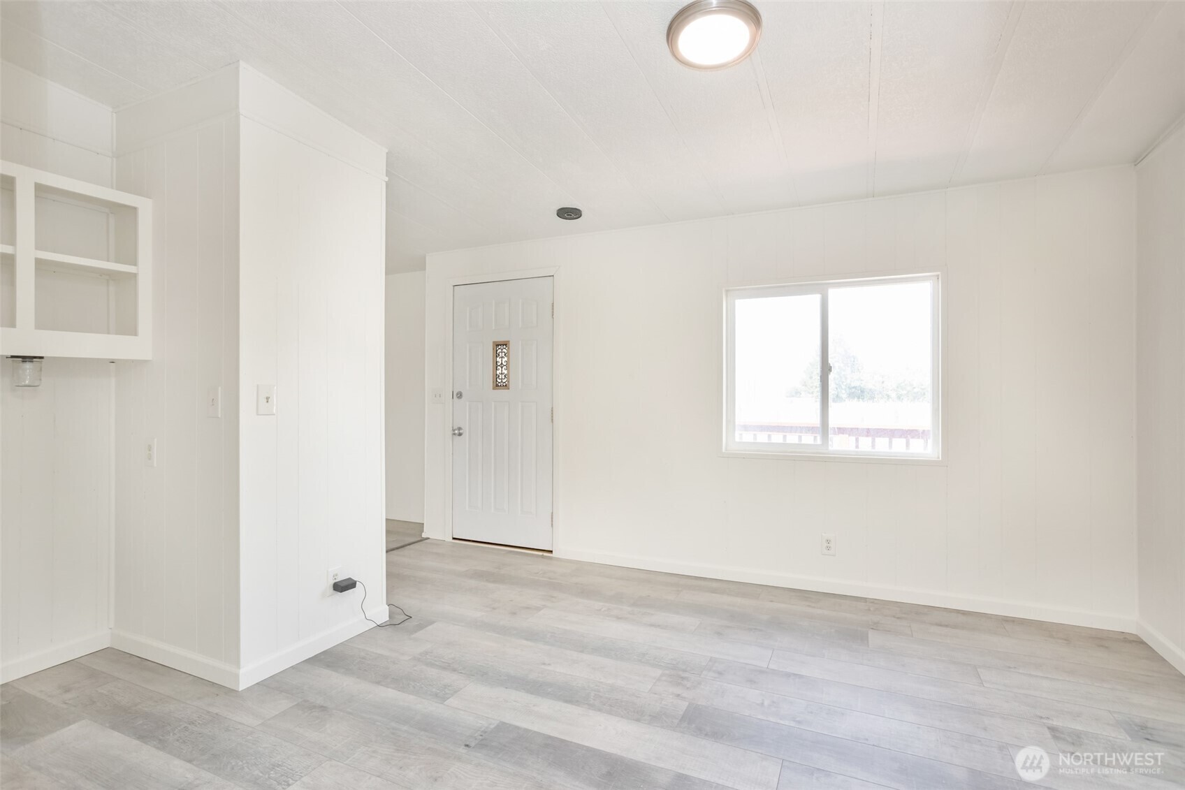 Property Photo: 21018 E Highway 12 WA 99361