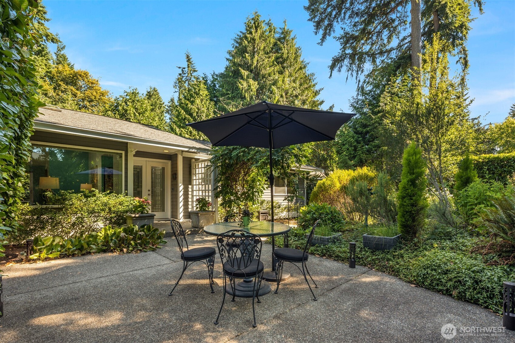 Property Photo: 21647 SE 33rd Place WA 98075