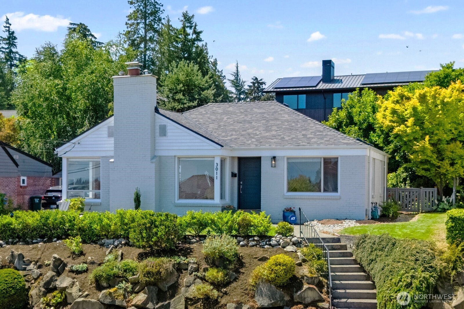 Property Photo:  3011  38th Avenue W  WA 98199 