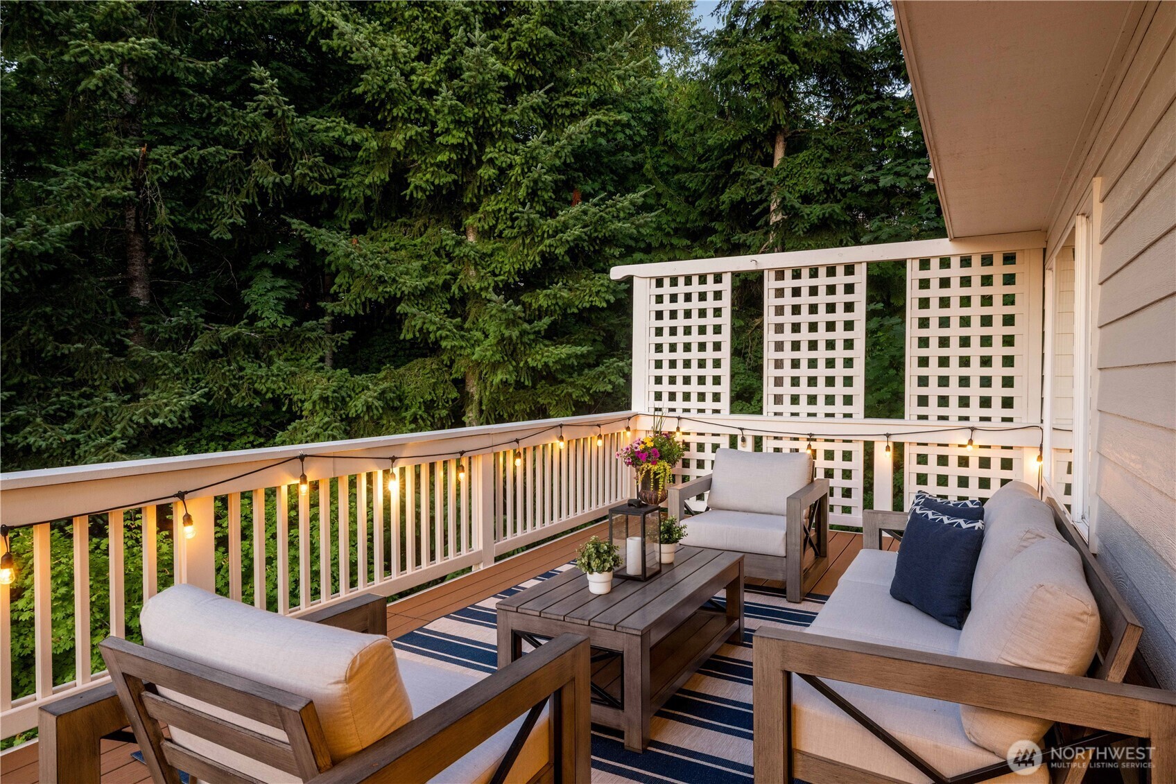 Property Photo: 16690 SE 56th Place WA 98006