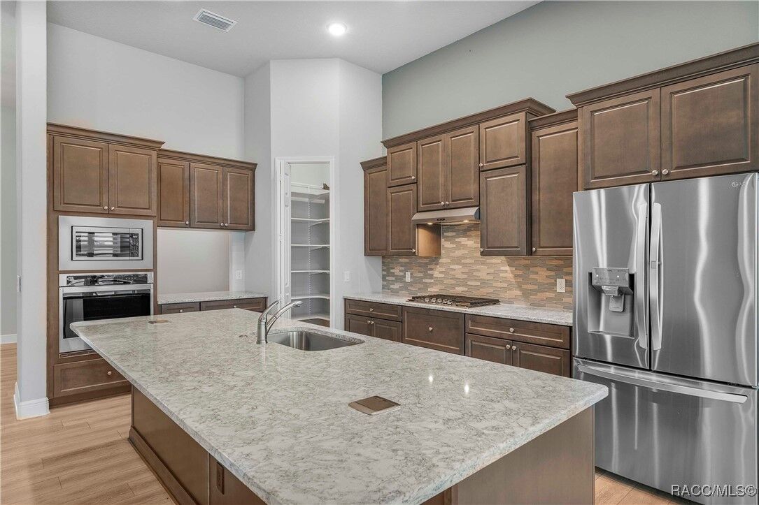 Property Photo:  1343 W Greenmeadow Path  FL 34442 