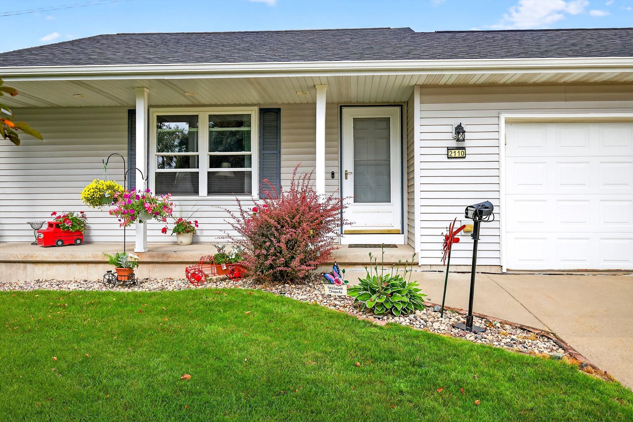 Property Photo: 2110 High Meadows Lane WI 54956