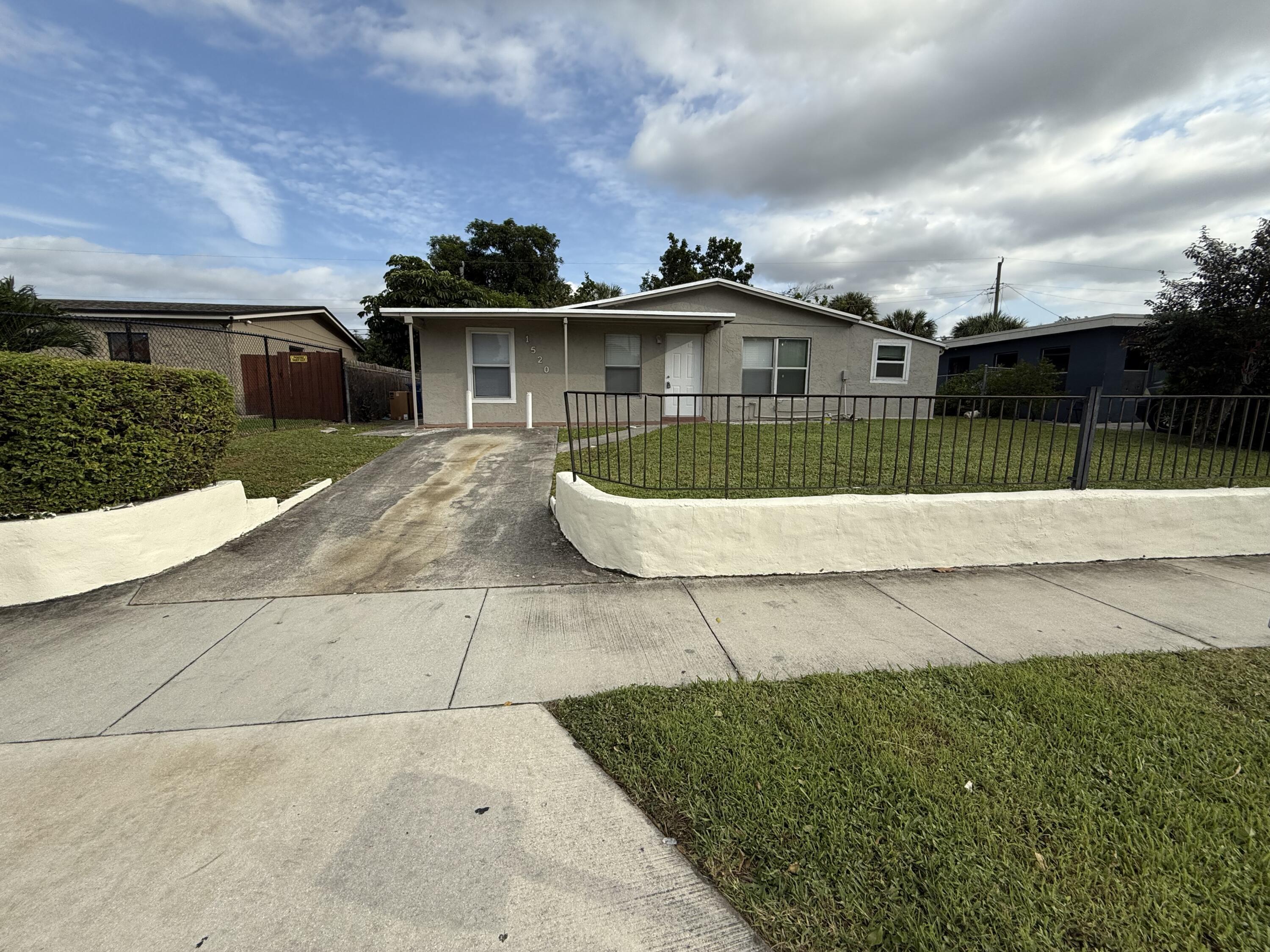 Property Photo: 1520 W 11th Street FL 33404