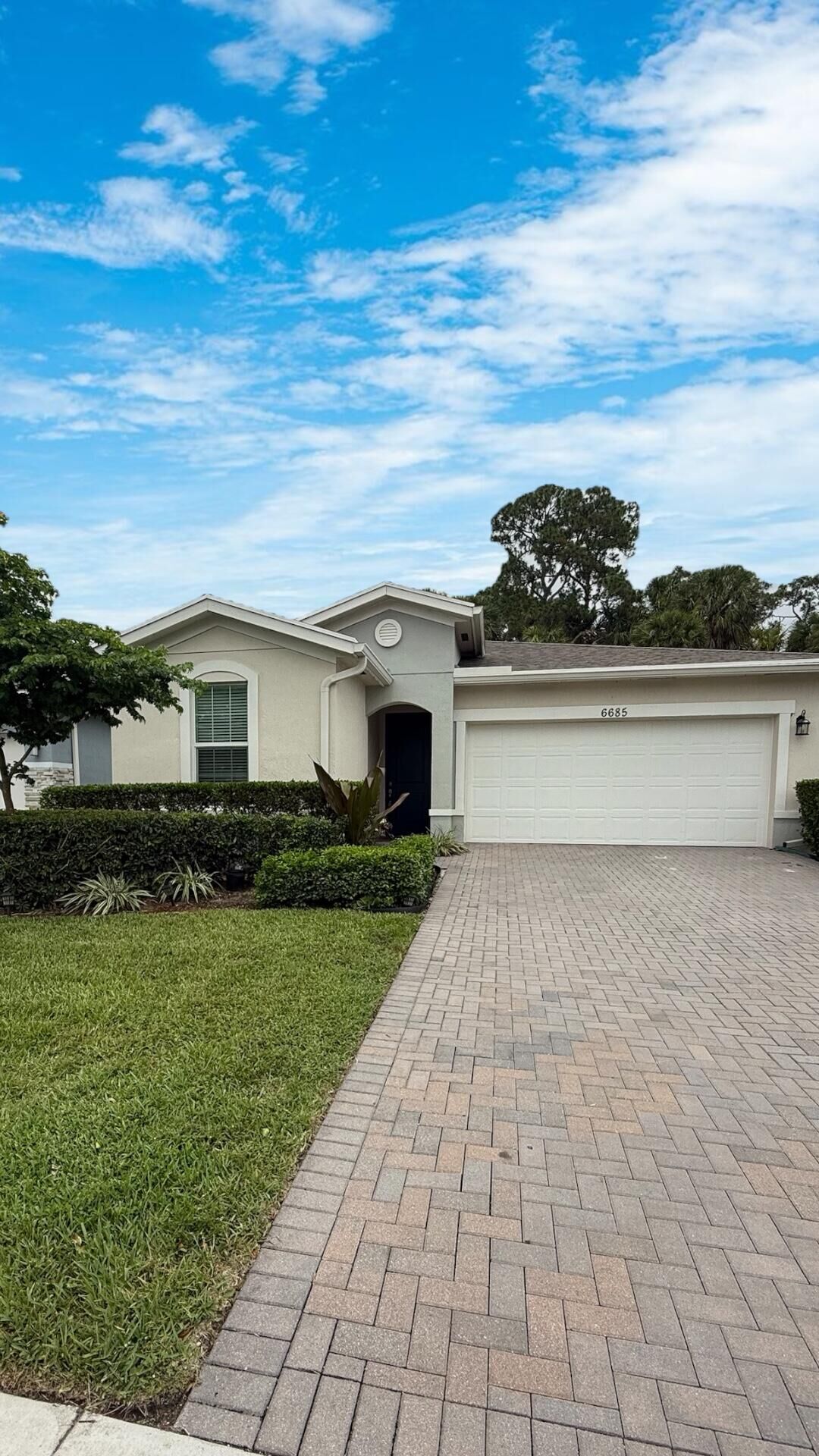 Property Photo: 6685 Pointe Of Woods Drive FL 33413