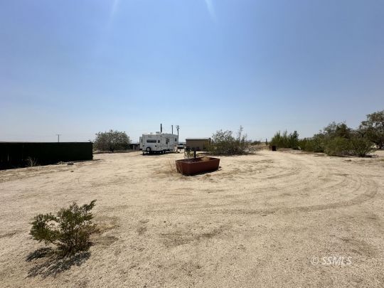Property Photo: 8028 Arsenault Rd CA 93527