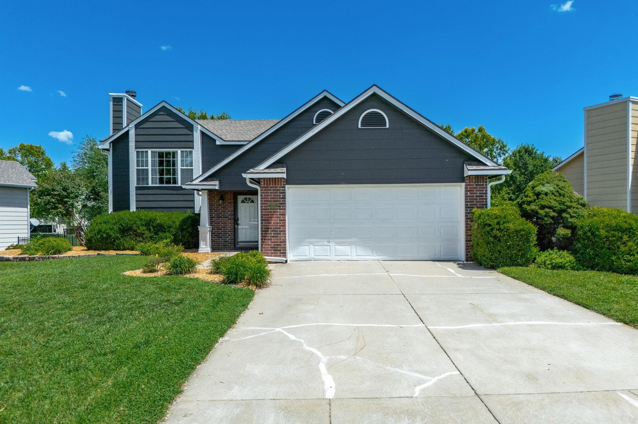 Property Photo:  402 S Limuel St  KS 67235-2010 