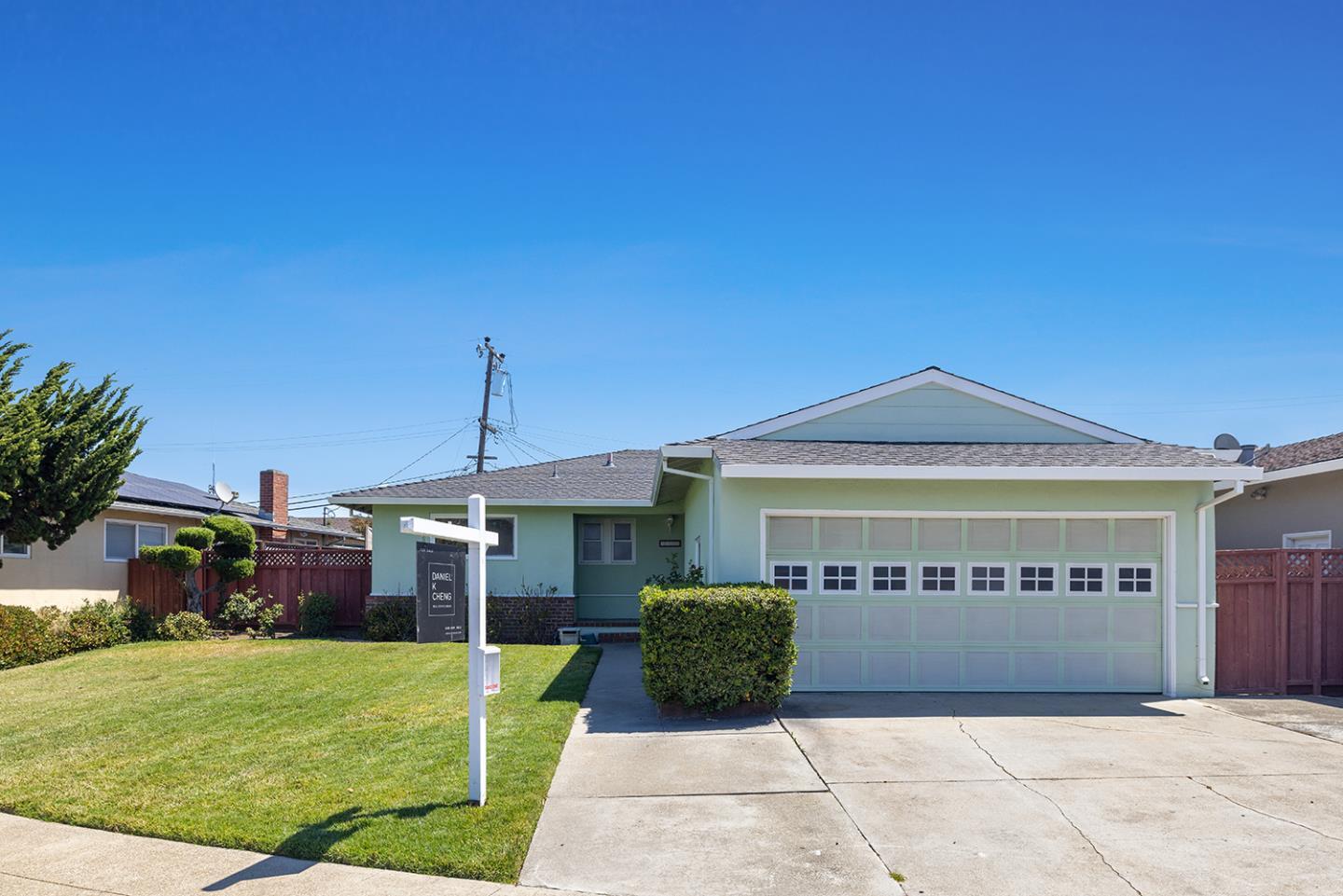 Property Photo: 2225 Salisbury Way CA 94403