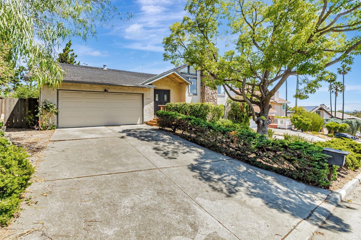 Property Photo:  1440 Kring Way  CA 94024 