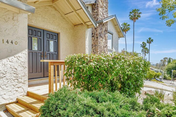 Property Photo: 1440 Kring Way CA 94024