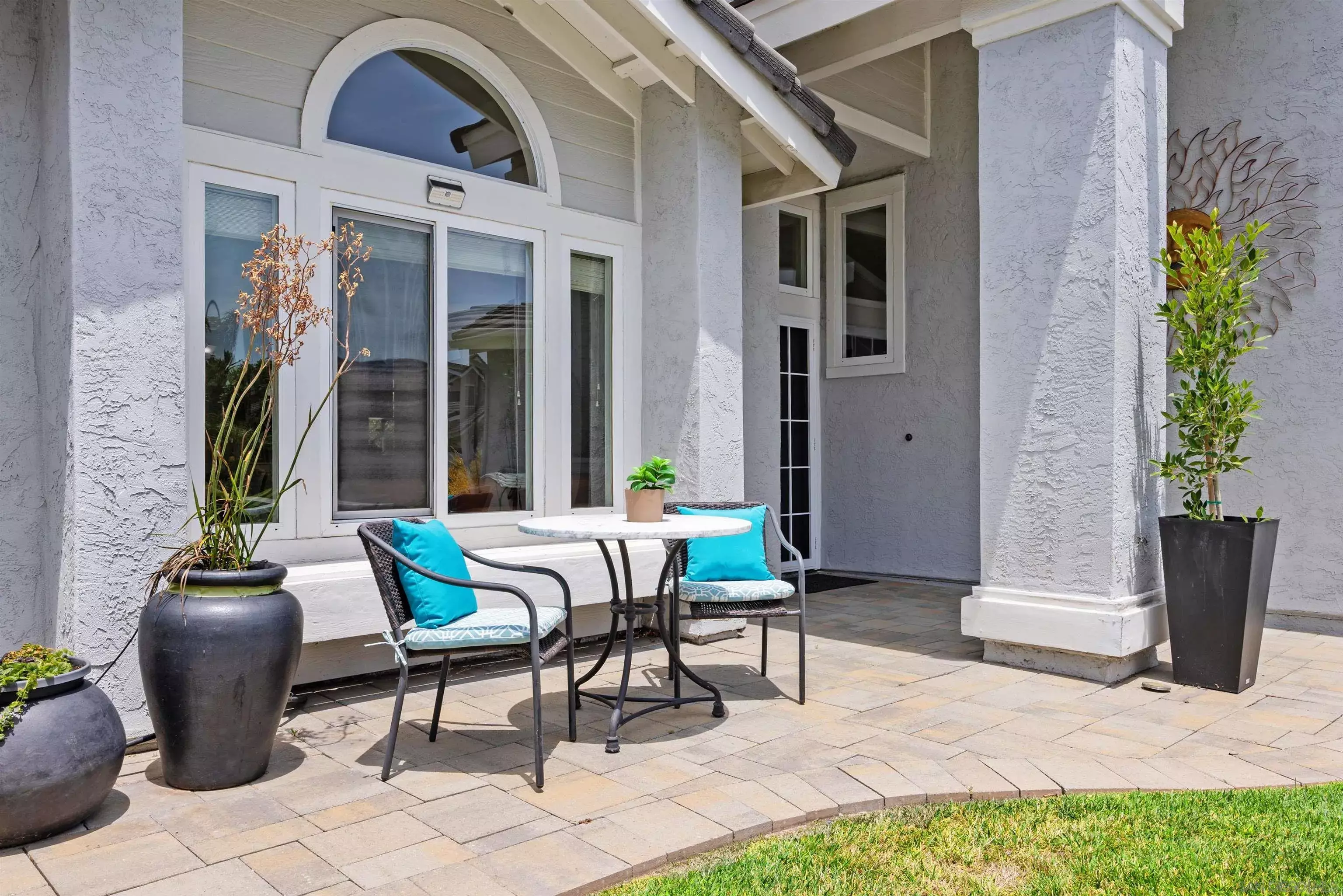 Property Photo: 1145 La Tortuga Dr CA 92081