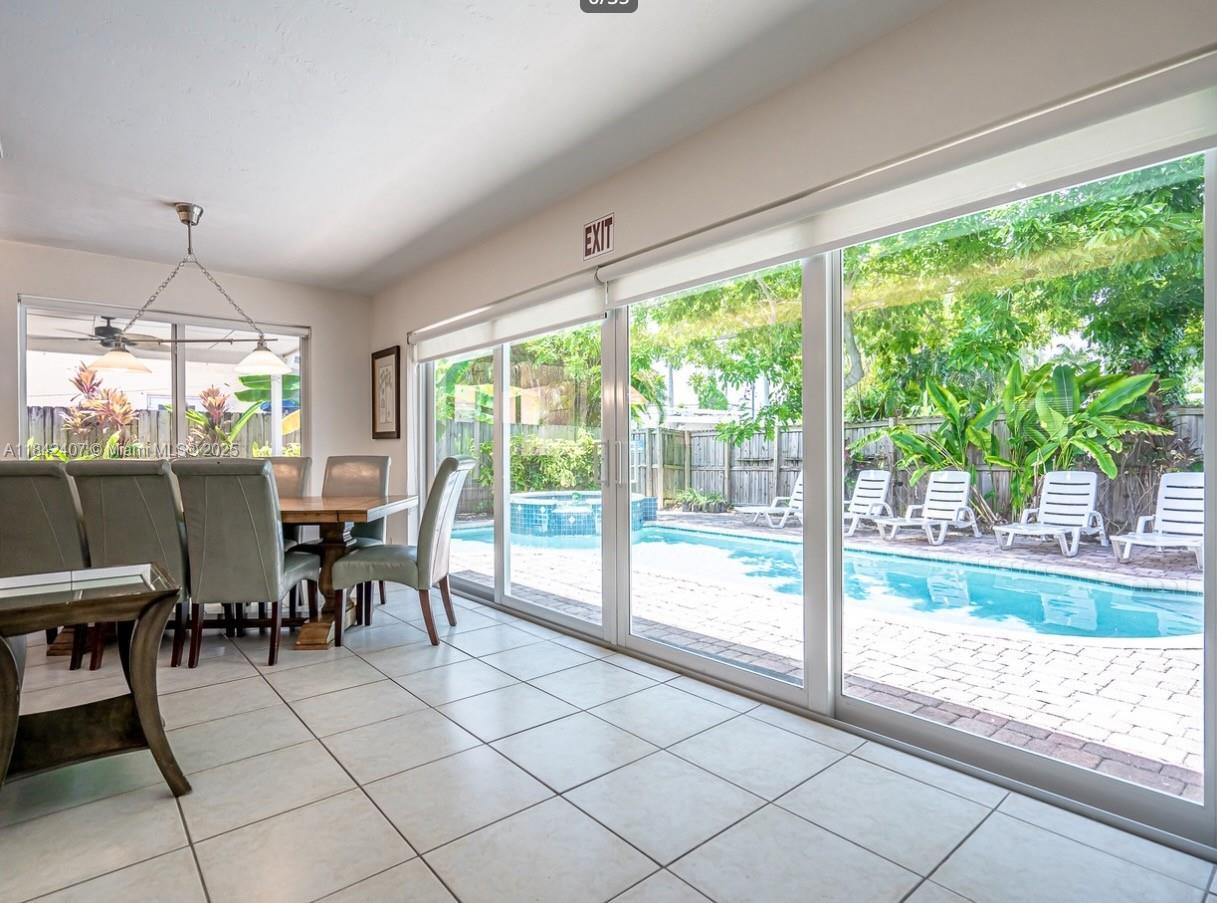 Property Photo:  906 N 13th Ave  FL 33019 