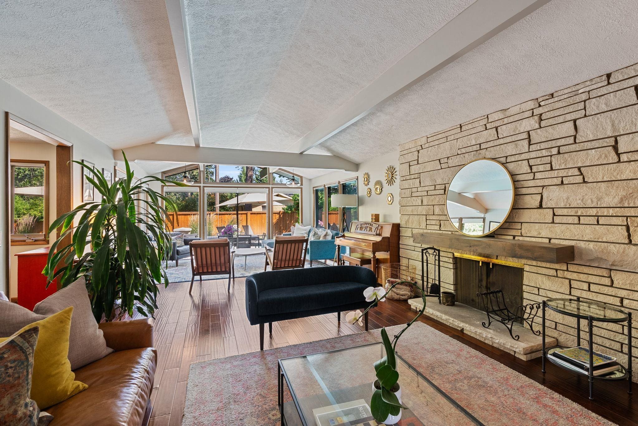 Property Photo: 3209 S Howard St WA 99203