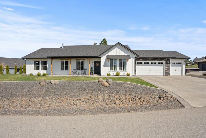 Property Photo:  2539 S Man O War Ln  WA 99037 