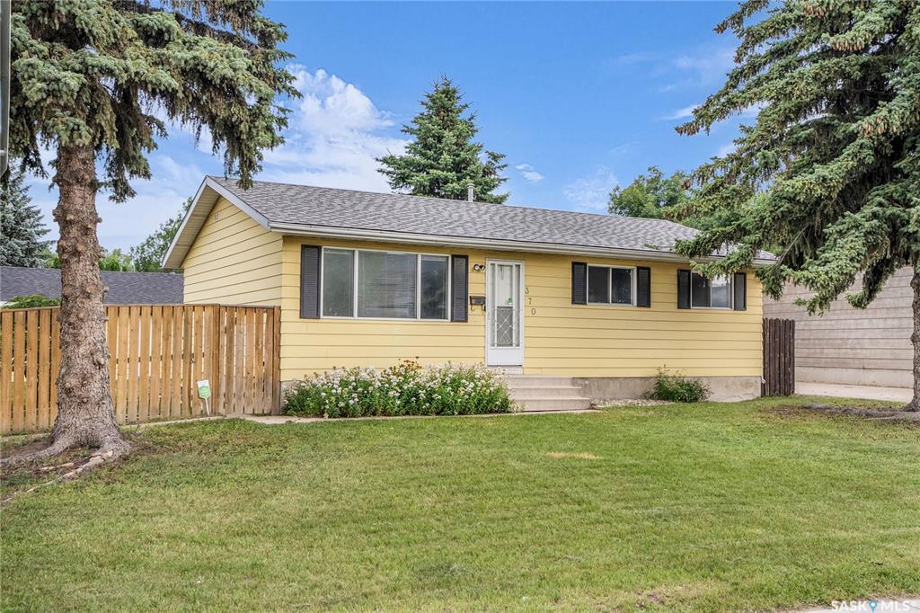 Property Photo:  370 Pendygrasse Road  SK S7M 4M2 