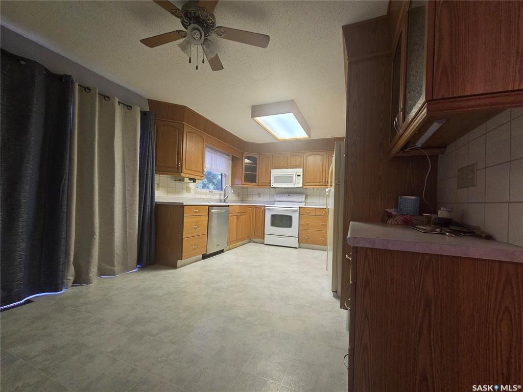 Property Photo: 215 Heward Street SK S0G 4T0
