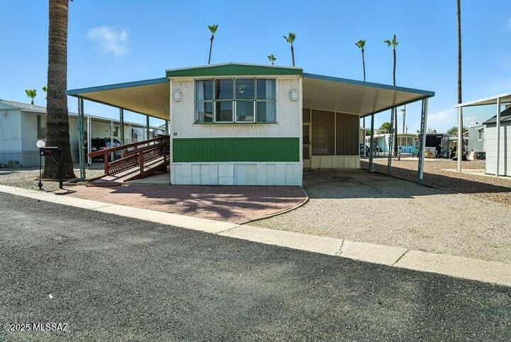 Property Photo:  4001 E Blacklidge Drive 62  AZ 85712 