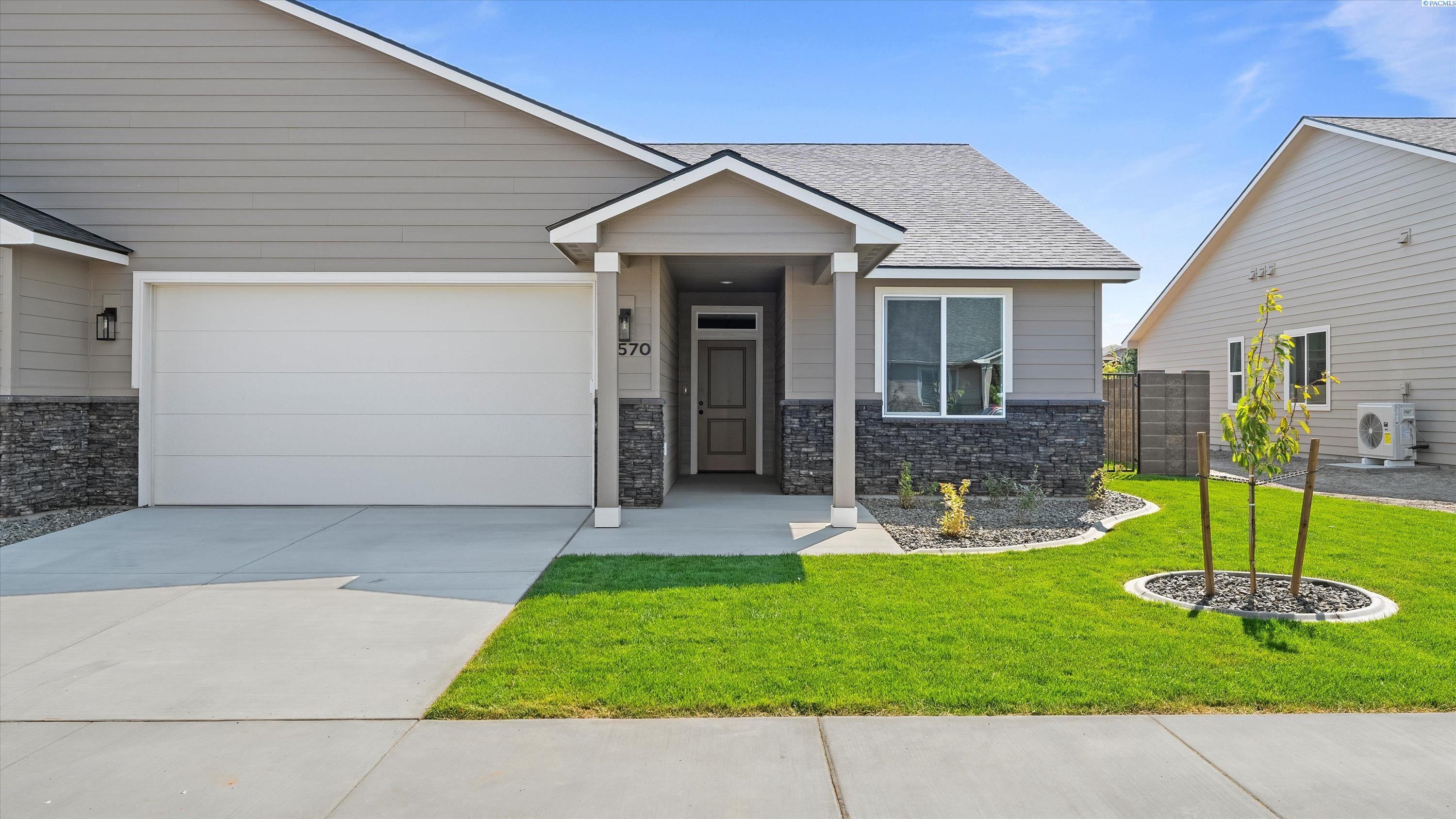 Property Photo: 2570 Sunray Ave WA 99352