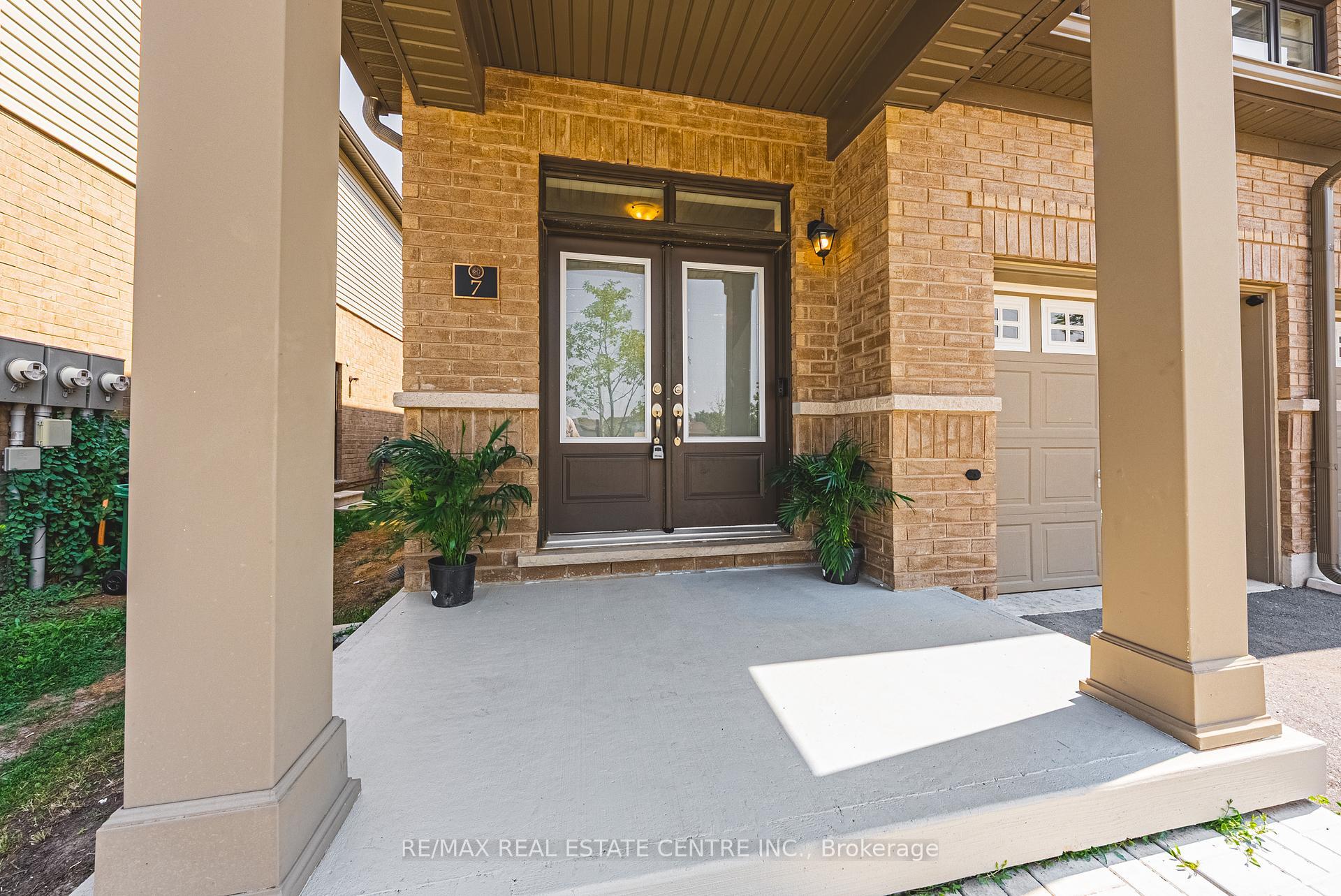 Property Photo:  166 Deerpath Drive 7  ON N1K 0E2 