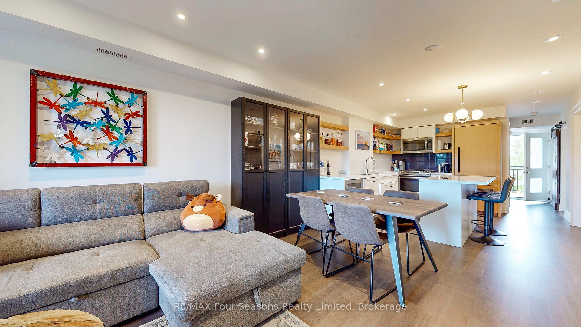 Property Photo:  6 Anchorage Crescent 203  ON L9Y 0Y6 