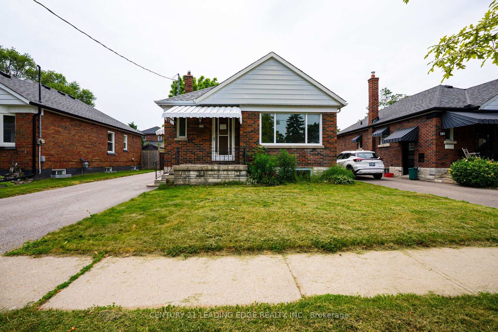 Property Photo:  96 Oakes Avenue  ON L1G 6C6 