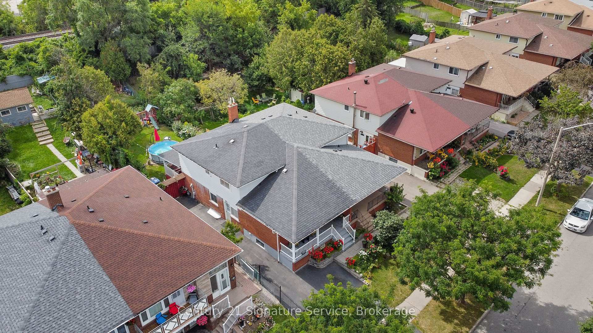 Photo de la propriété: 144 Voltarie Crescent ON L5A 2A4