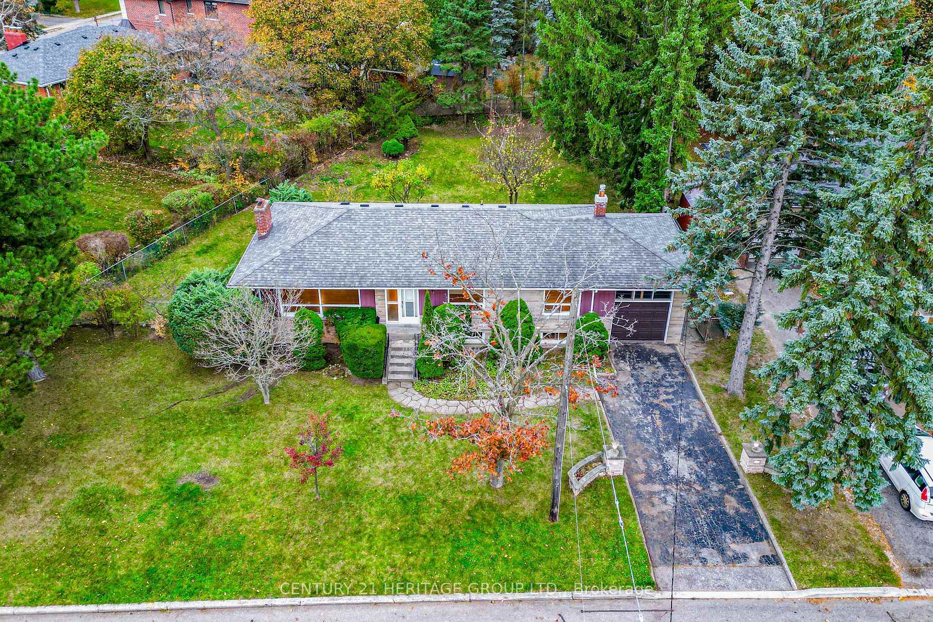 Property Photo:  35 Caswell Drive  ON M2M 3M2 