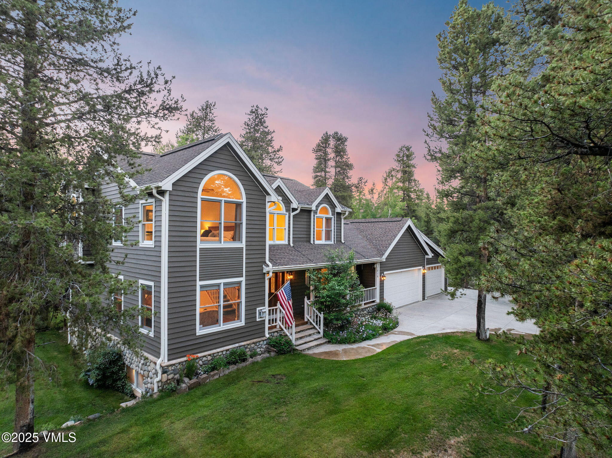 Property Photo:  1816 W Gold Drive  CO 80461 